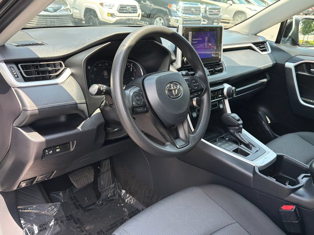 Used 2025 Toyota RAV4 XLE AWD/4WD image 22