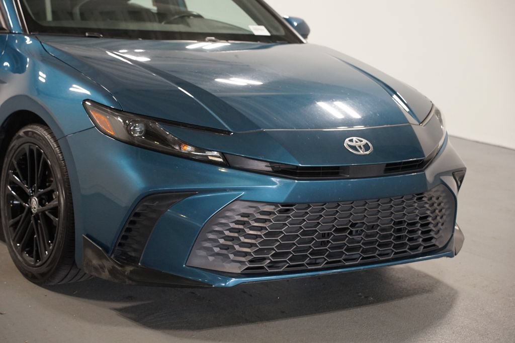 Used 2025 Toyota Camry SE FWD image 4