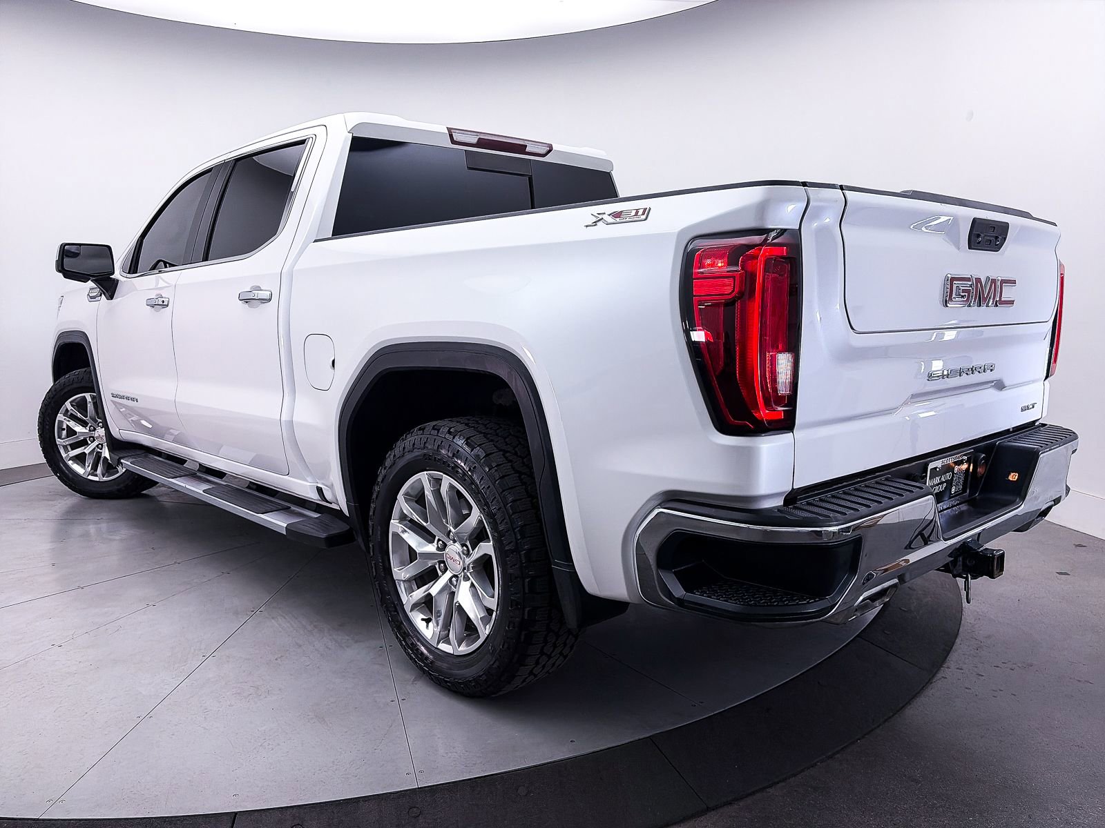 Used 2019 GMC Sierra 1500 SLT AWD/4WD image 2