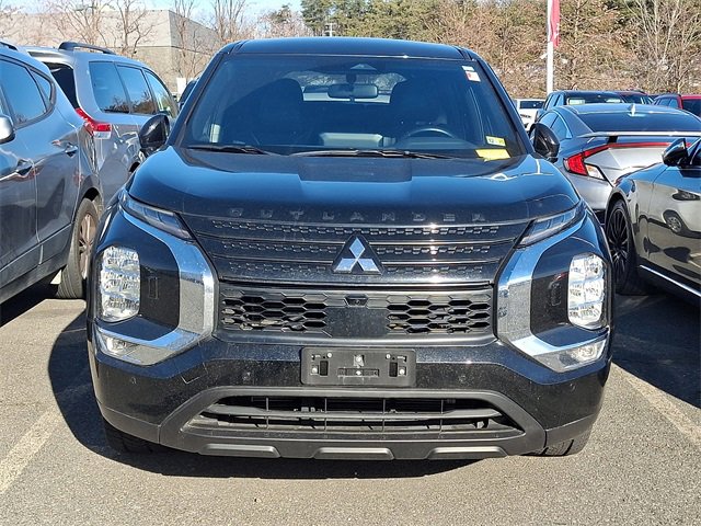 Used 2024 Mitsubishi Outlander SE image 2