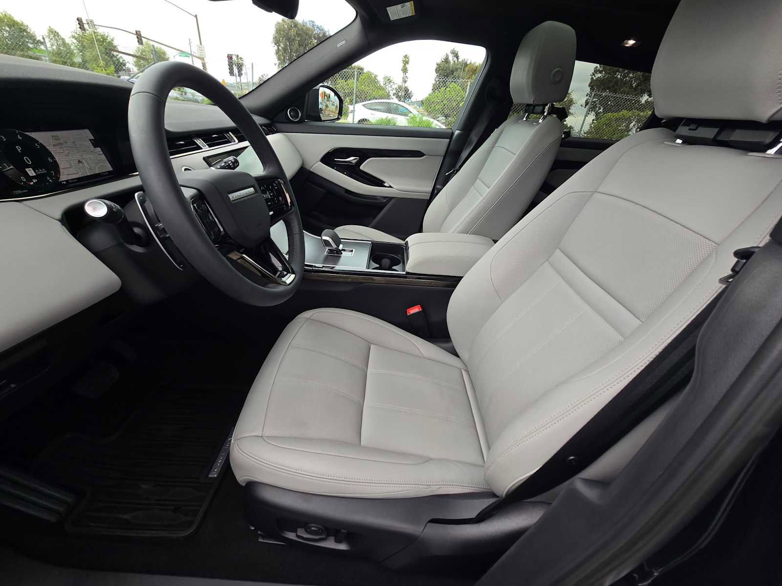 Used 2026 Land Rover Range Rover Evoque S AWD/4WD image 23