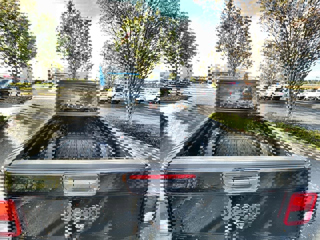 Used 2023 Jeep Gladiator Sport image 25