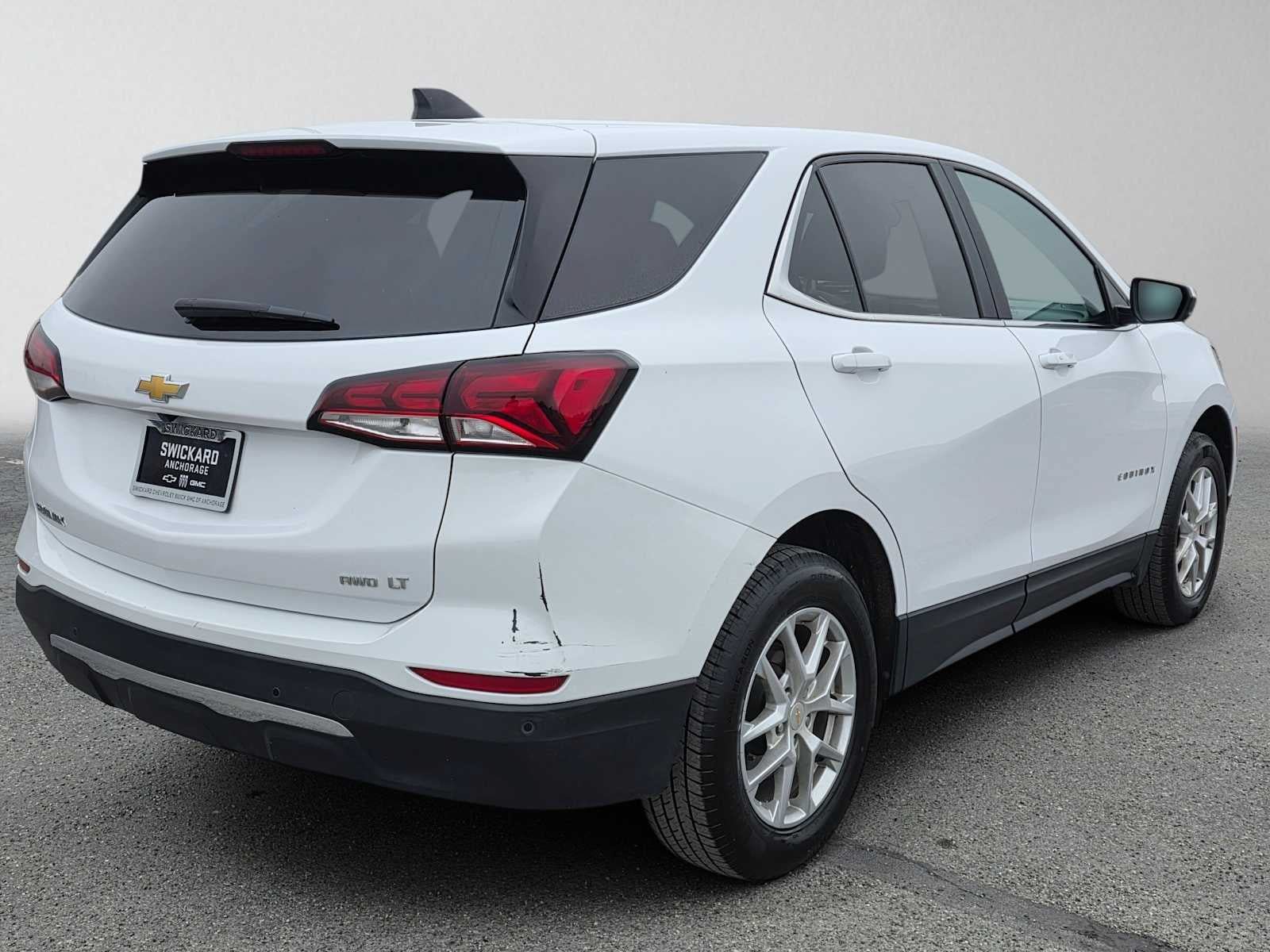 Used 2024 Chevrolet Equinox LT AWD/4WD image 3
