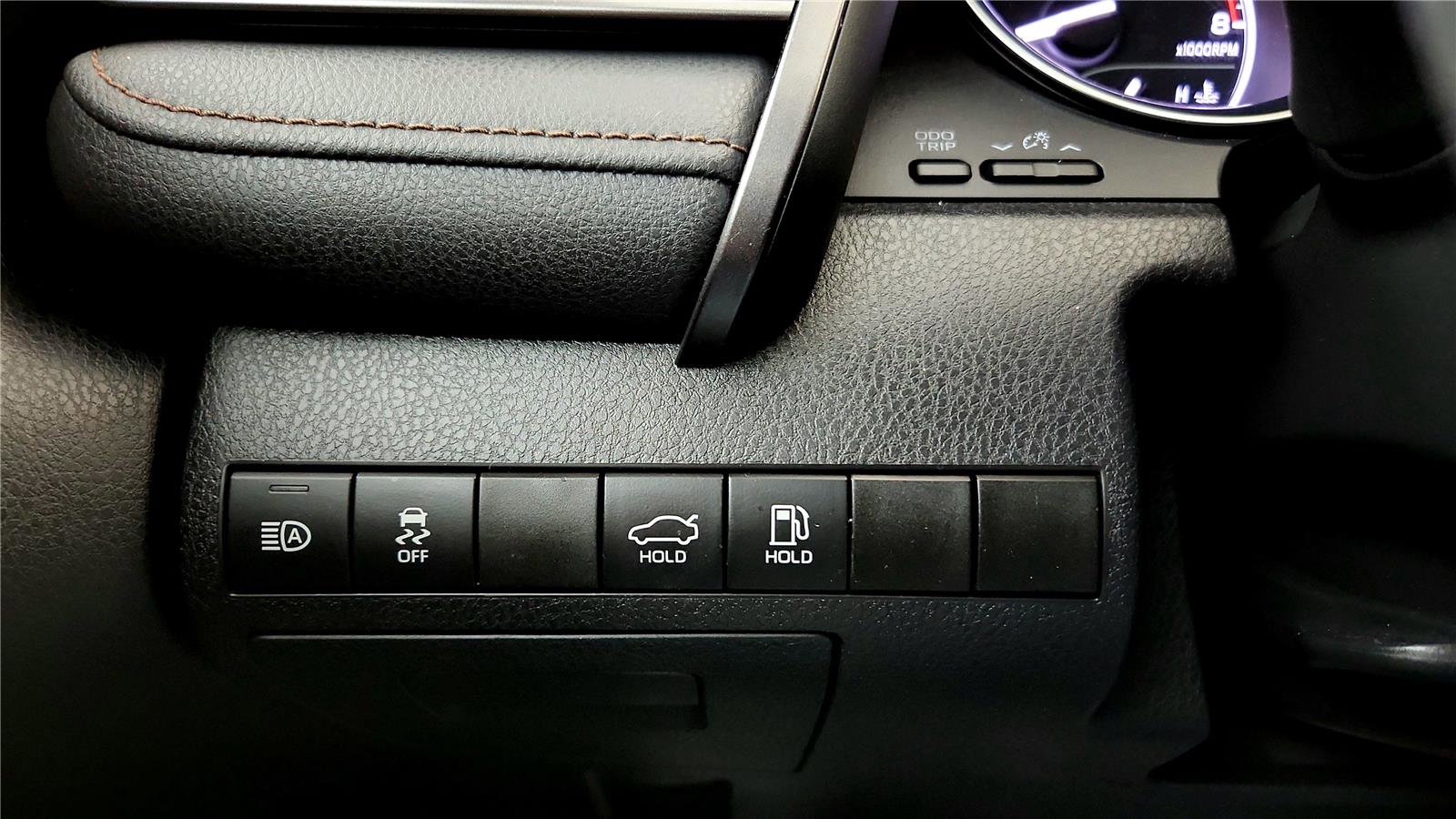 Used 2019 Toyota Camry LE w/ Carpet Mat Package image 32