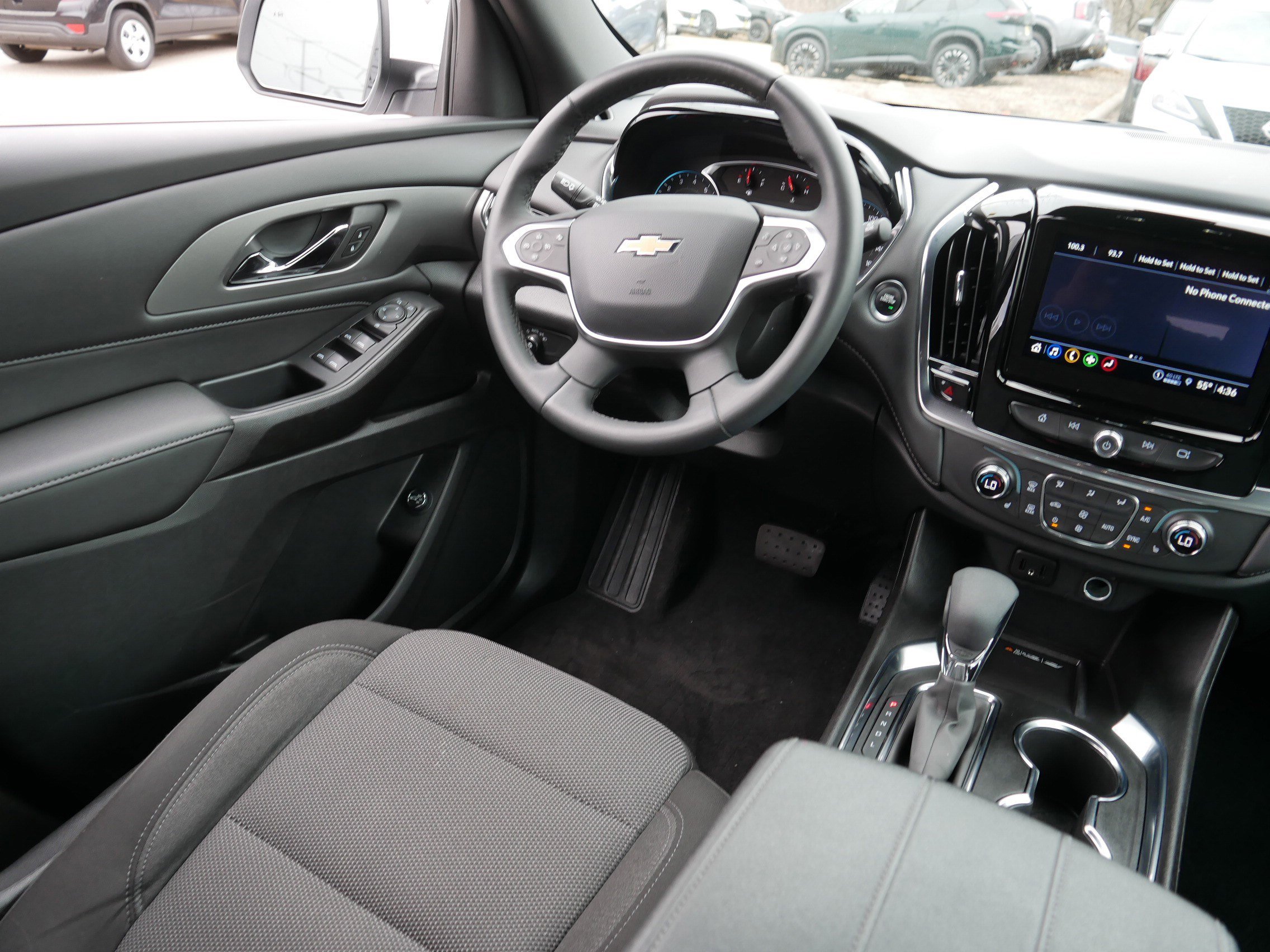 Used 2023 Chevrolet Traverse LT image 9