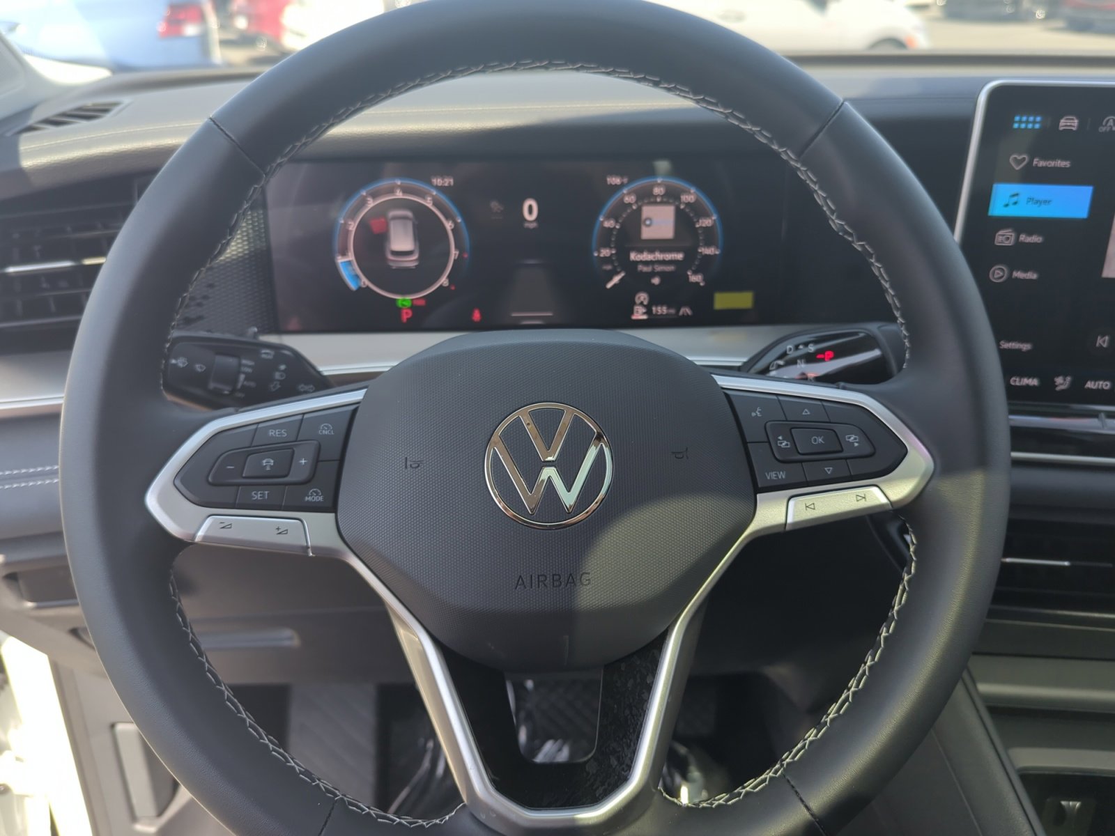 New 2025 Volkswagen Tiguan SE image 9