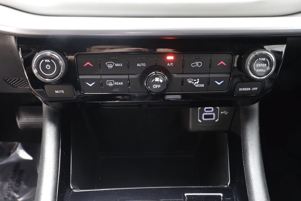 Used 2025 Jeep Compass Limited AWD/4WD image 11