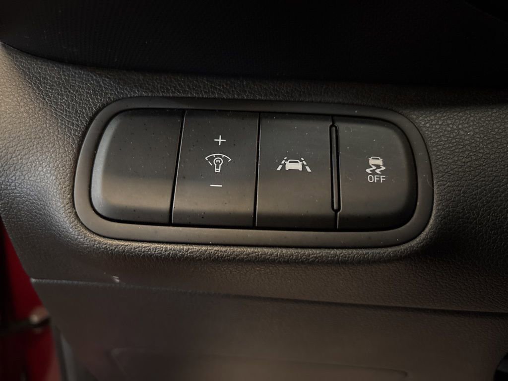 Used 2022 Hyundai Venue Limited image 16