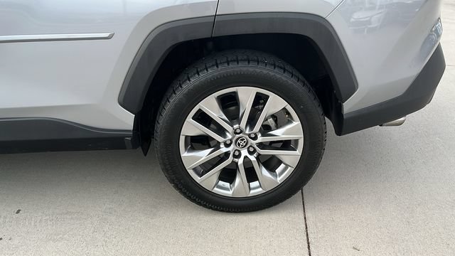Used 2021 Toyota RAV4 XLE Premium AWD/4WD image 22