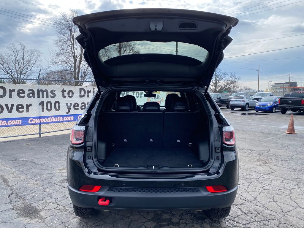 Used 2025 Jeep Compass Trailhawk image 4
