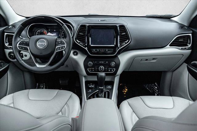Used 2019 Jeep Cherokee Overland w/ Technology Group AWD/4WD image 18
