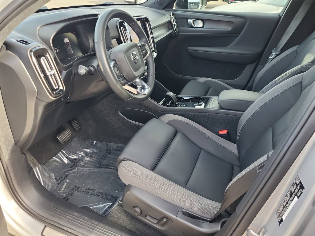 Used 2023 Volvo C40 Recharge Core image 11