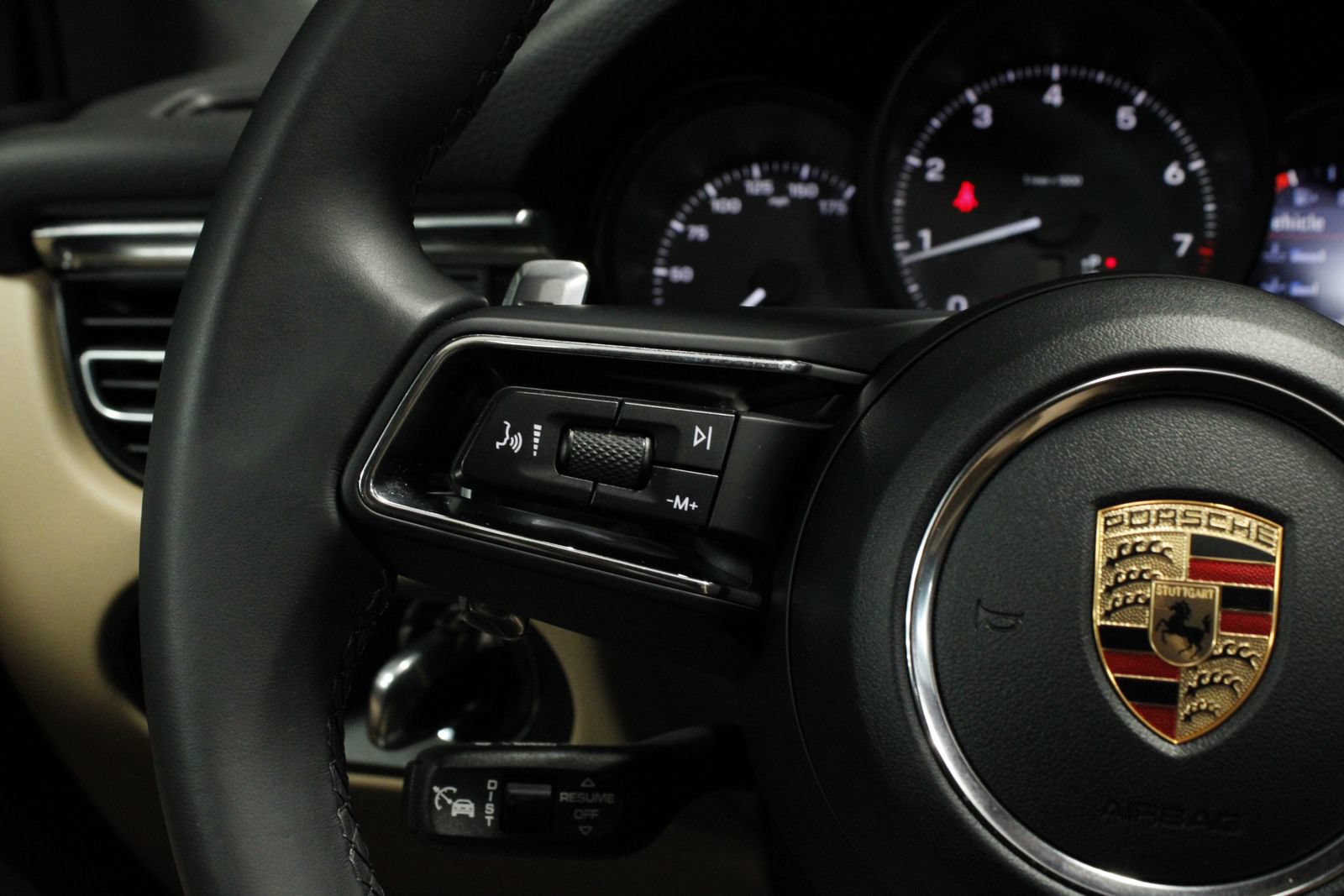 Certified 2026 Porsche Macan AWD/4WD image 24