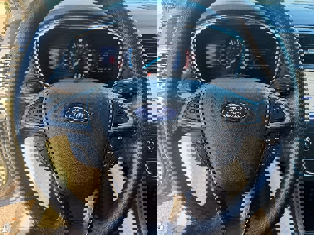 Used 2020 Ford Fusion SE FWD image 14