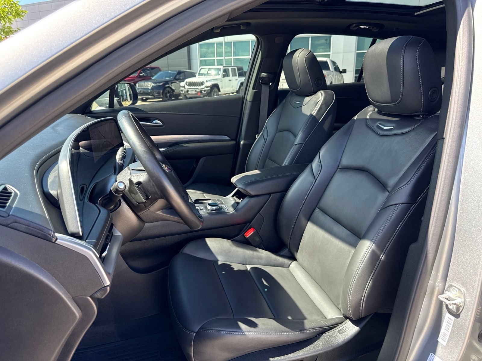 Used 2025 Cadillac XT4 Premium Luxury w/ Cold Weather Package FWD image 9