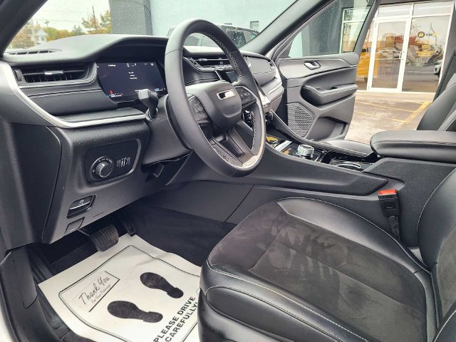 Used 2023 Jeep Grand Cherokee Altitude AWD/4WD image 15