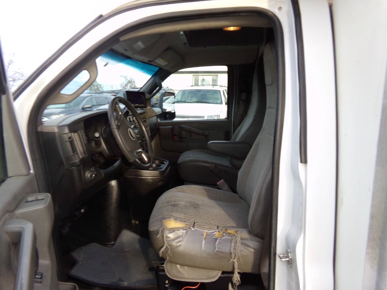 Used 2018 Chevrolet Express 3500 w/ Power Convenience Package RWD image 6