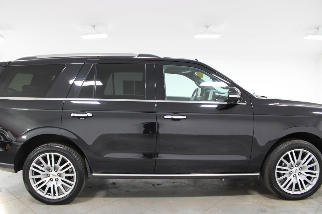 Used 2024 Ford Expedition Limited image 11