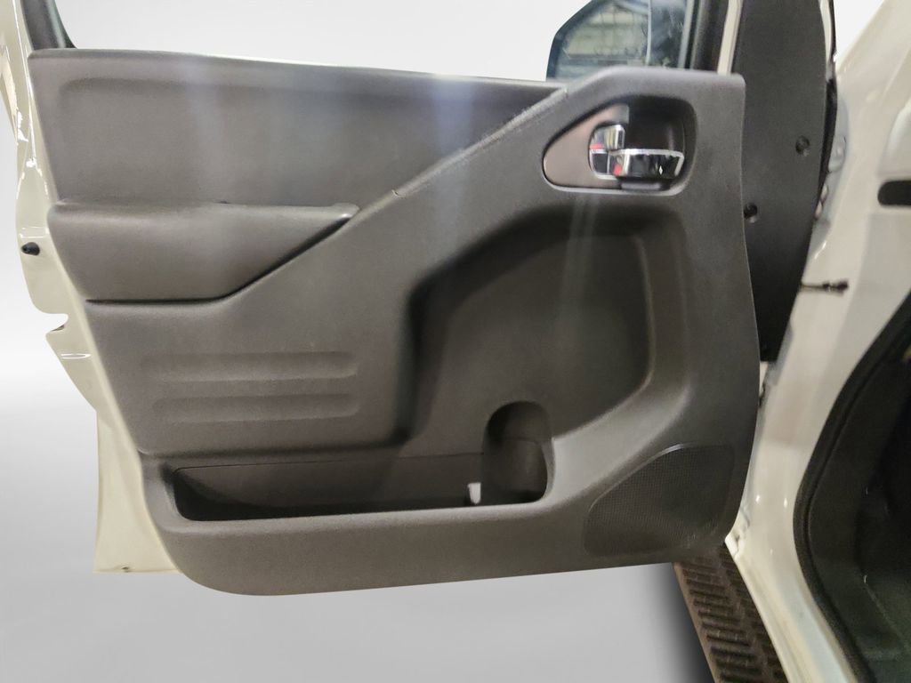 Used 2019 Nissan Frontier SV image 14