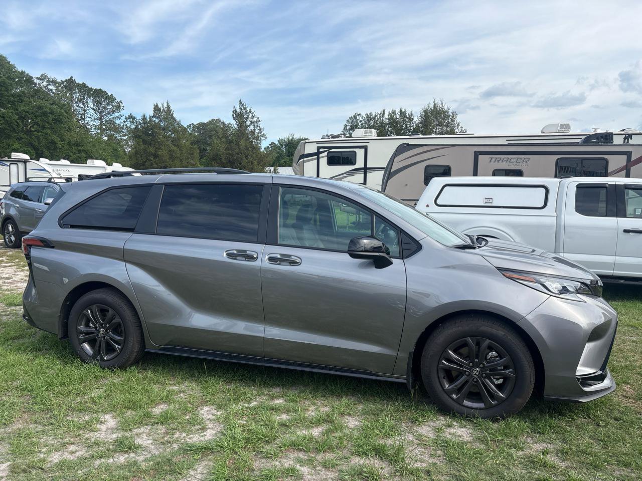 Used 2026 Toyota Sienna XSE AWD/4WD image 4