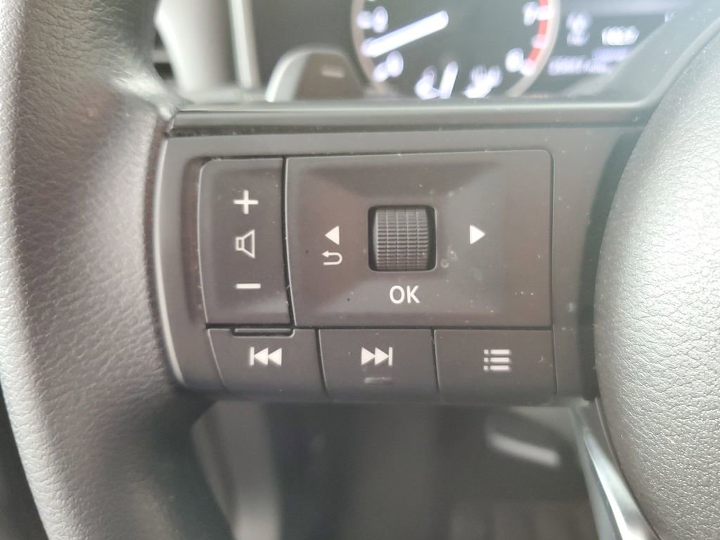 Used 2023 Nissan Rogue S image 22