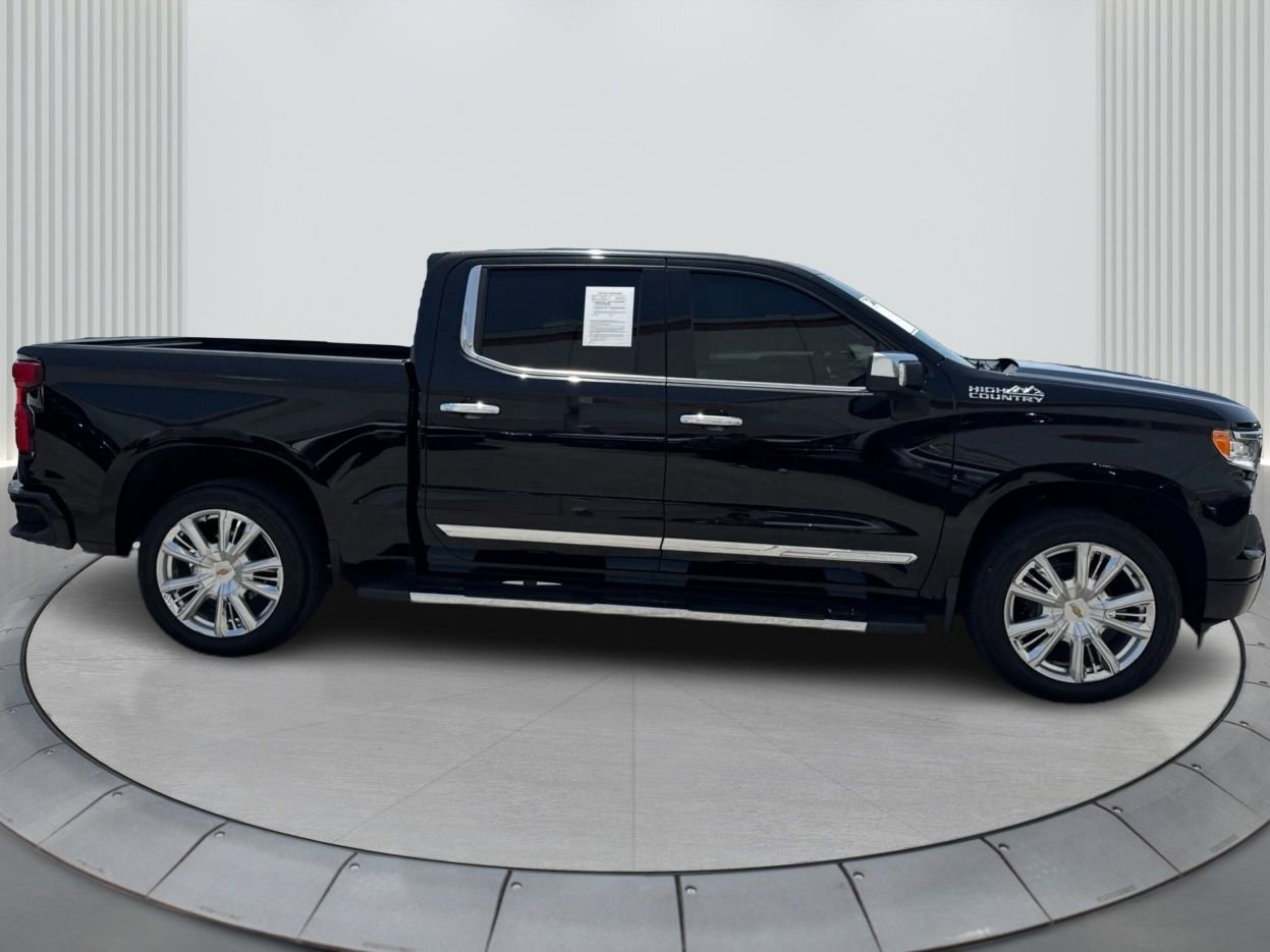 Used 2023 Chevrolet Silverado 1500 High Country w/ Technology Package image 4