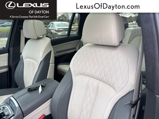 Used 2023 BMW X7 M60i w/ Executive Package image 21