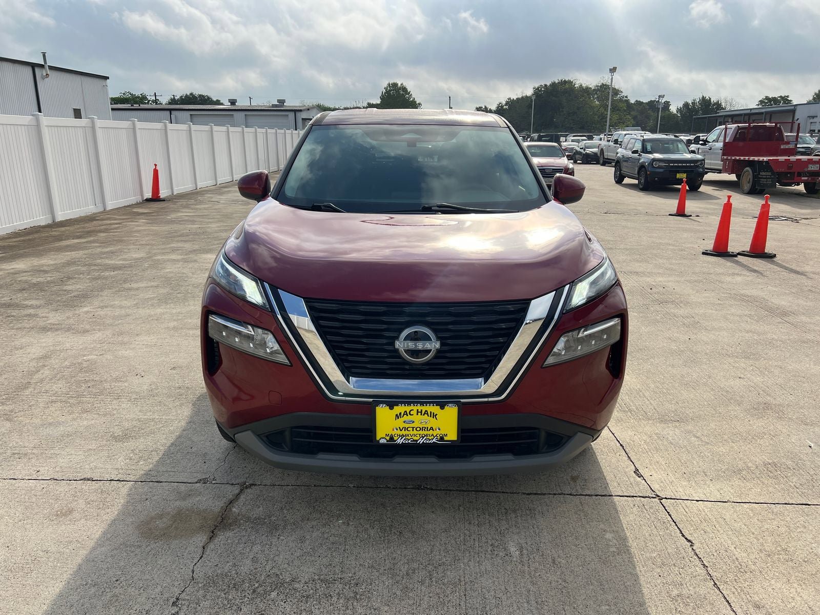 Used 2023 Nissan Rogue SV FWD image 8