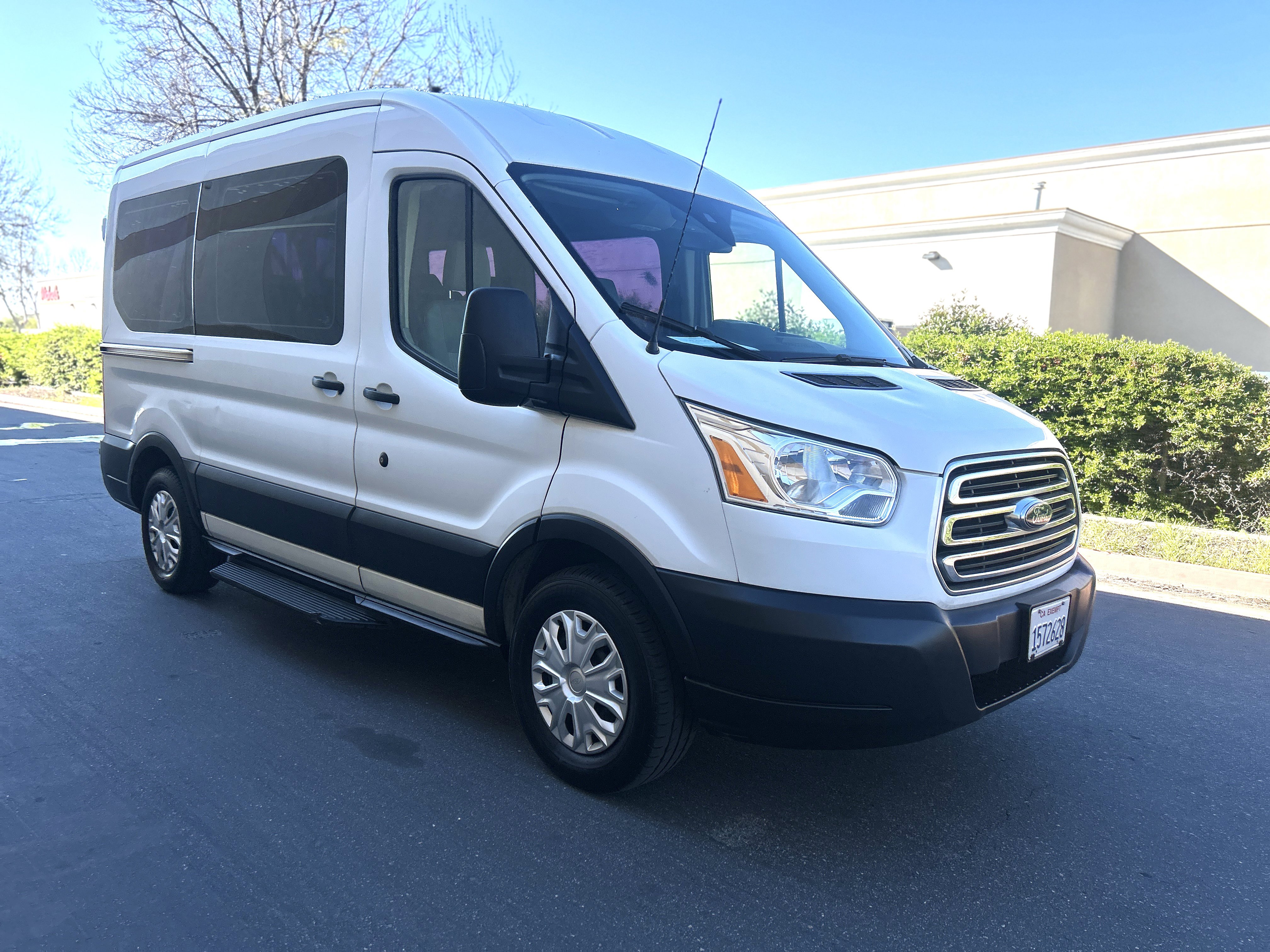 Used 2019 Ford Transit 150 XLT image 3
