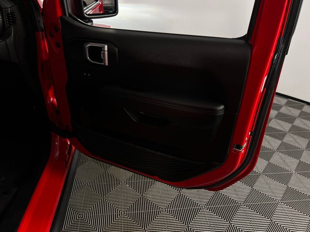 Used 2022 Jeep Wrangler Unlimited Sahara w/ Cold Weather Group image 34