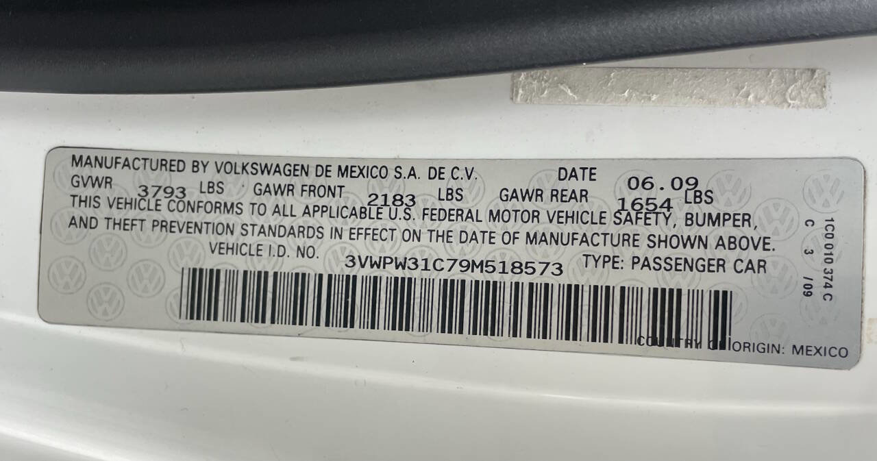 Used 2009 Volkswagen Beetle Base 2dr Coupe 5M image 33