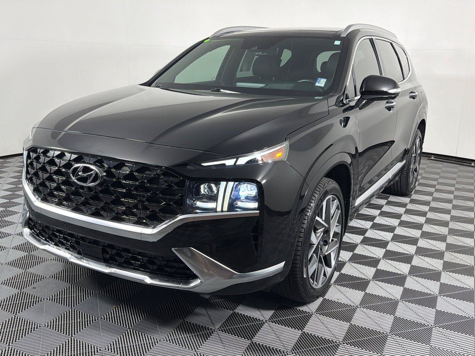 Used 2022 Hyundai Santa Fe Calligraphy FWD image 3