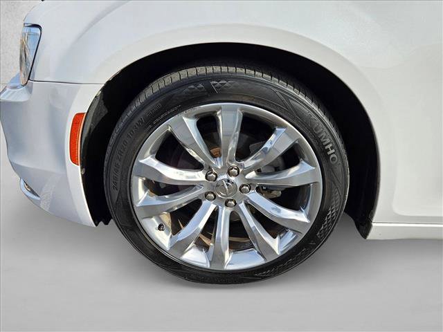 Used 2015 Chrysler 300 C w/ Harman/Kardon Audio Group image 21