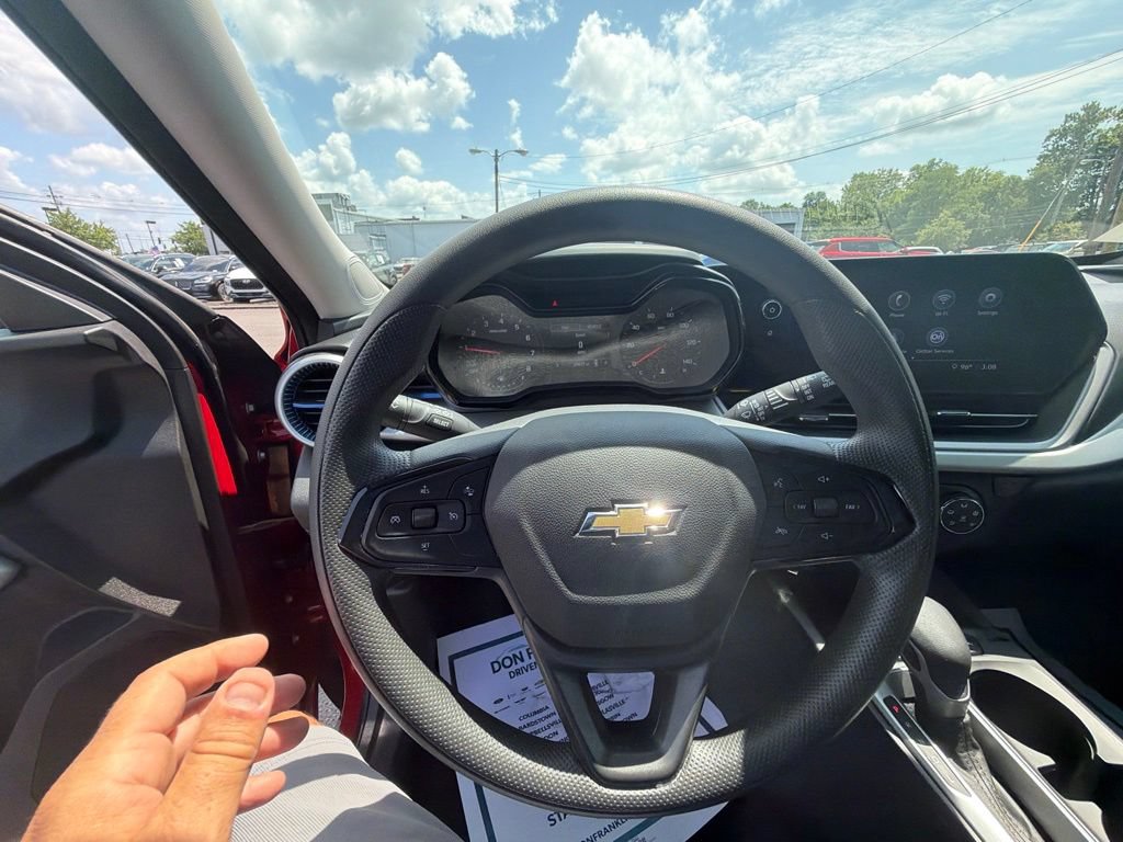 Used 2026 Chevrolet Trax LS FWD image 8