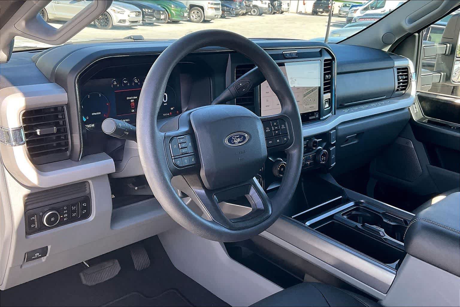 Used 2026 Ford F250 XLT w/ XLT Premium Package AWD/4WD image 2