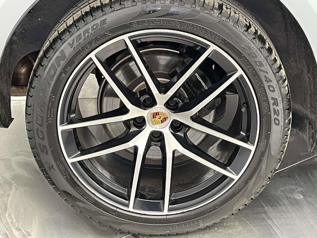 Certified 2022 Porsche Macan image 13