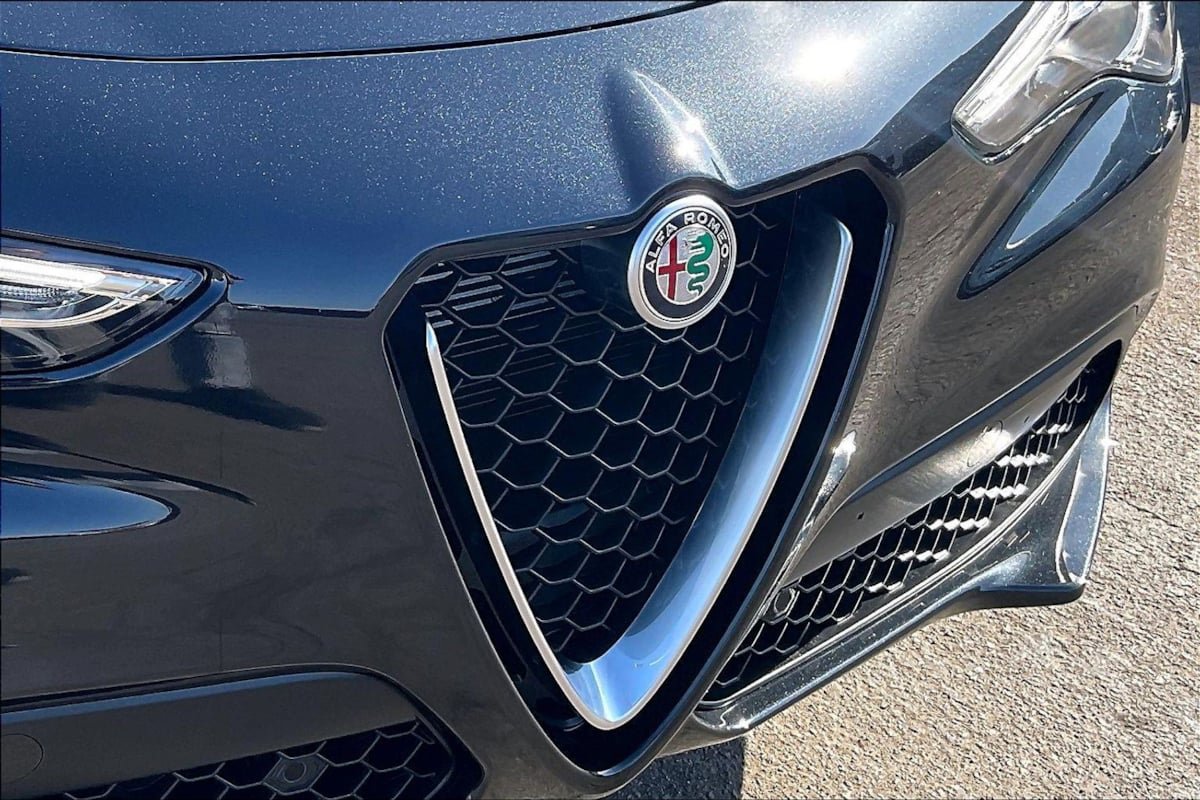 Used 2023 Alfa Romeo Stelvio Ti AWD/4WD image 27