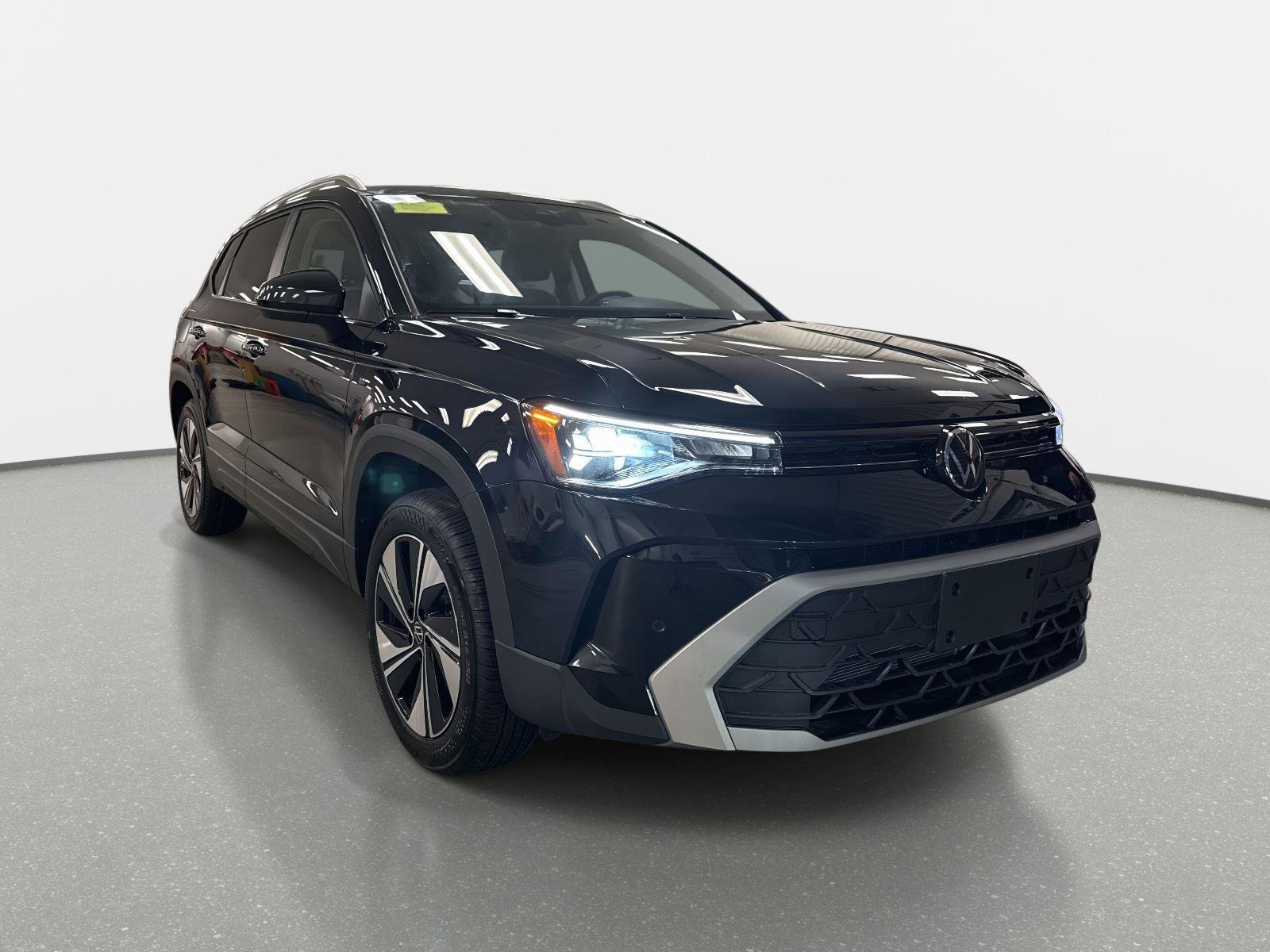 New 2026 Volkswagen Taos SE image 3