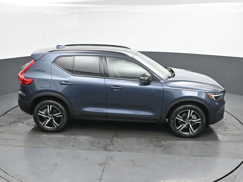 New 2026 Volvo XC40 B5 Core w/ Protection Package Premier AWD/4WD image 31