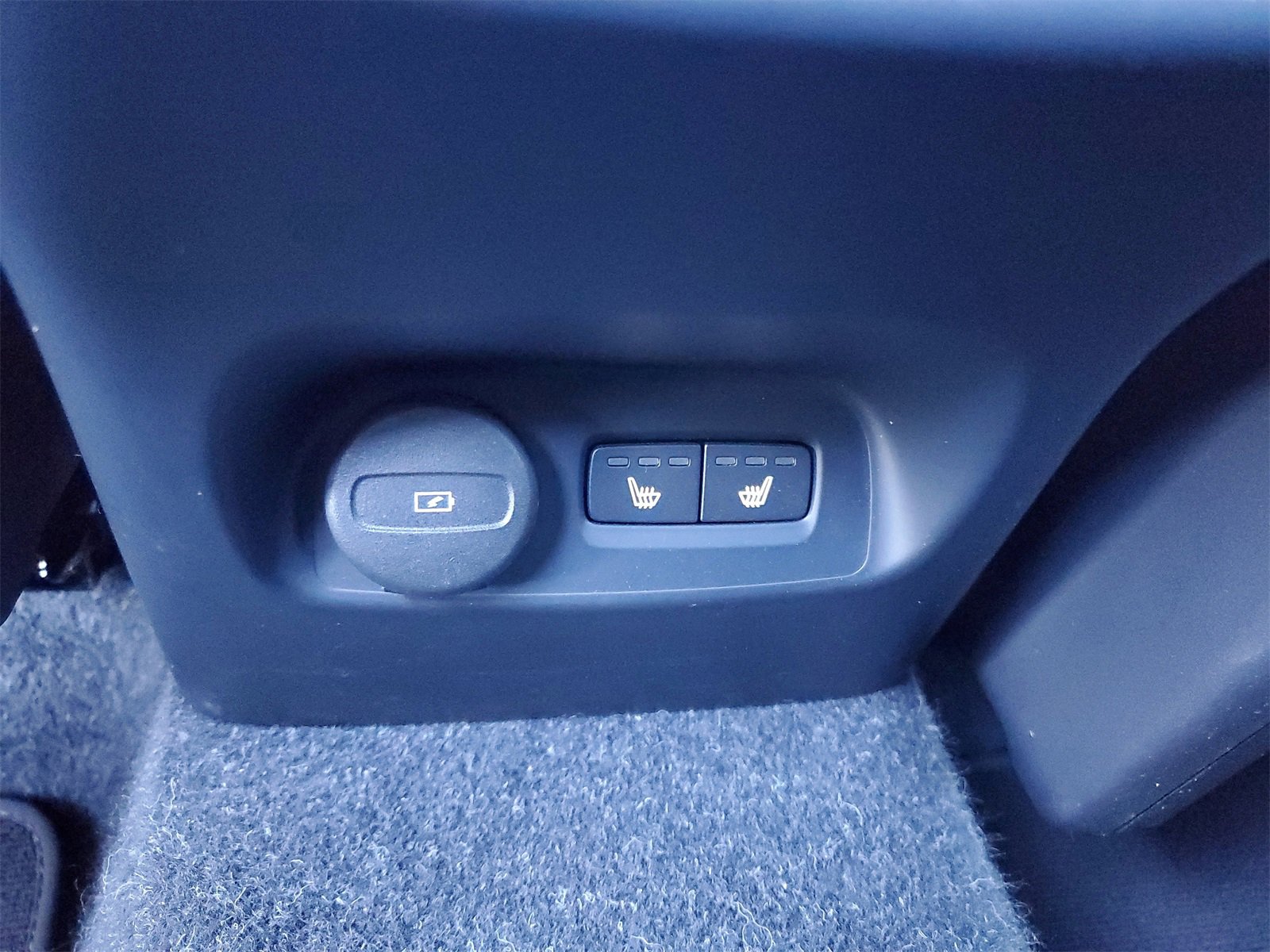 Used 2023 Volvo XC40 B5 Plus w/ Driver Assist Package image 24