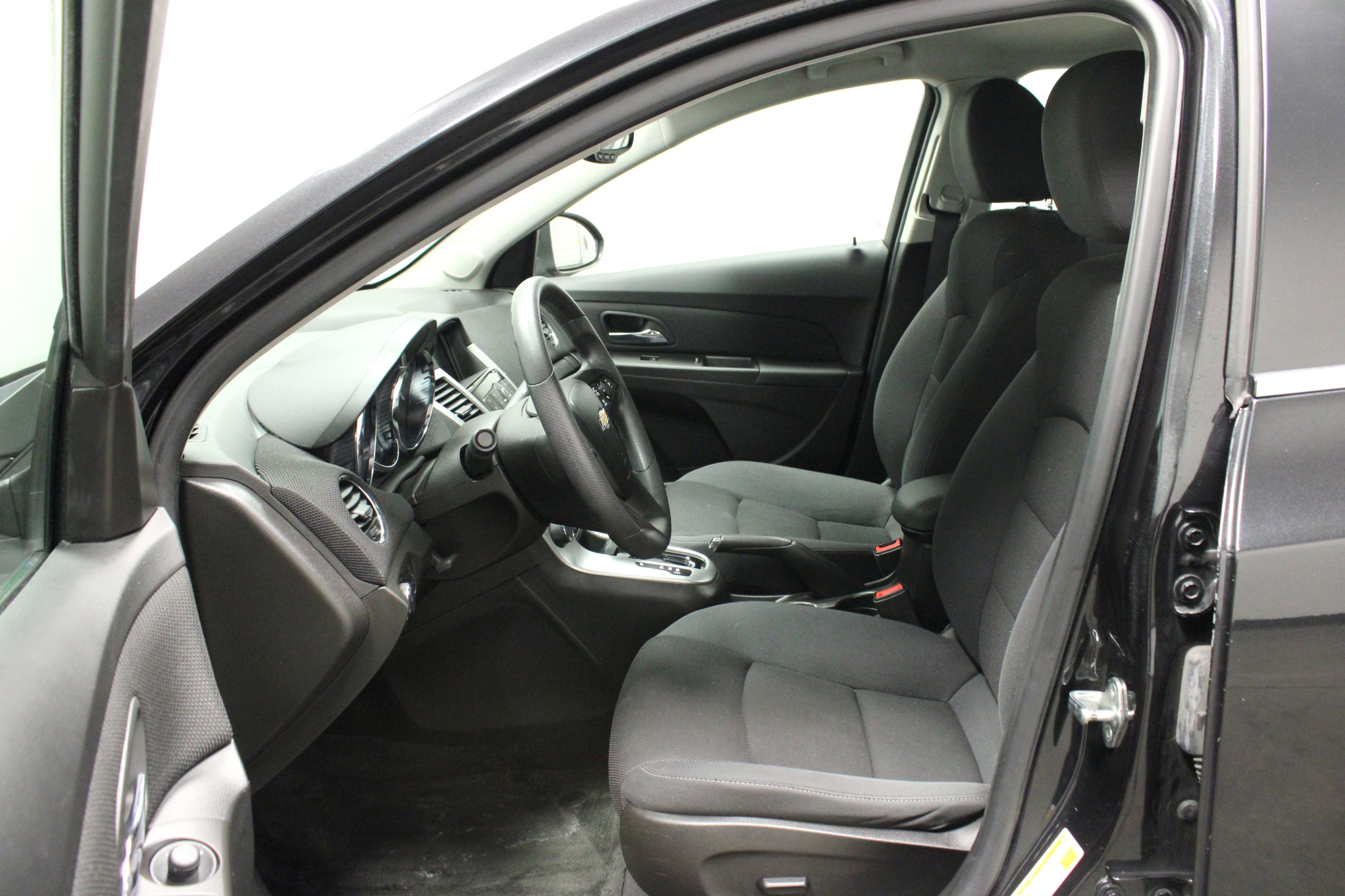 Used 2015 Chevrolet Cruze LT image 14