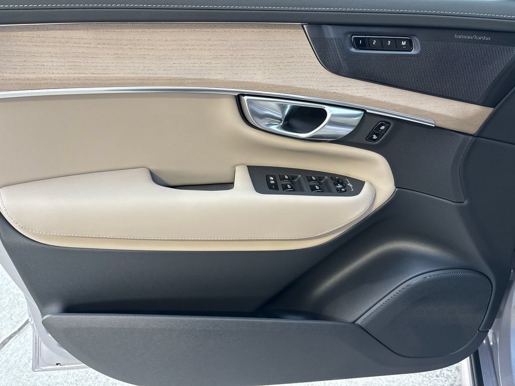 New 2026 Volvo XC90 B6 Plus w/ Protection Package Premier AWD/4WD image 7