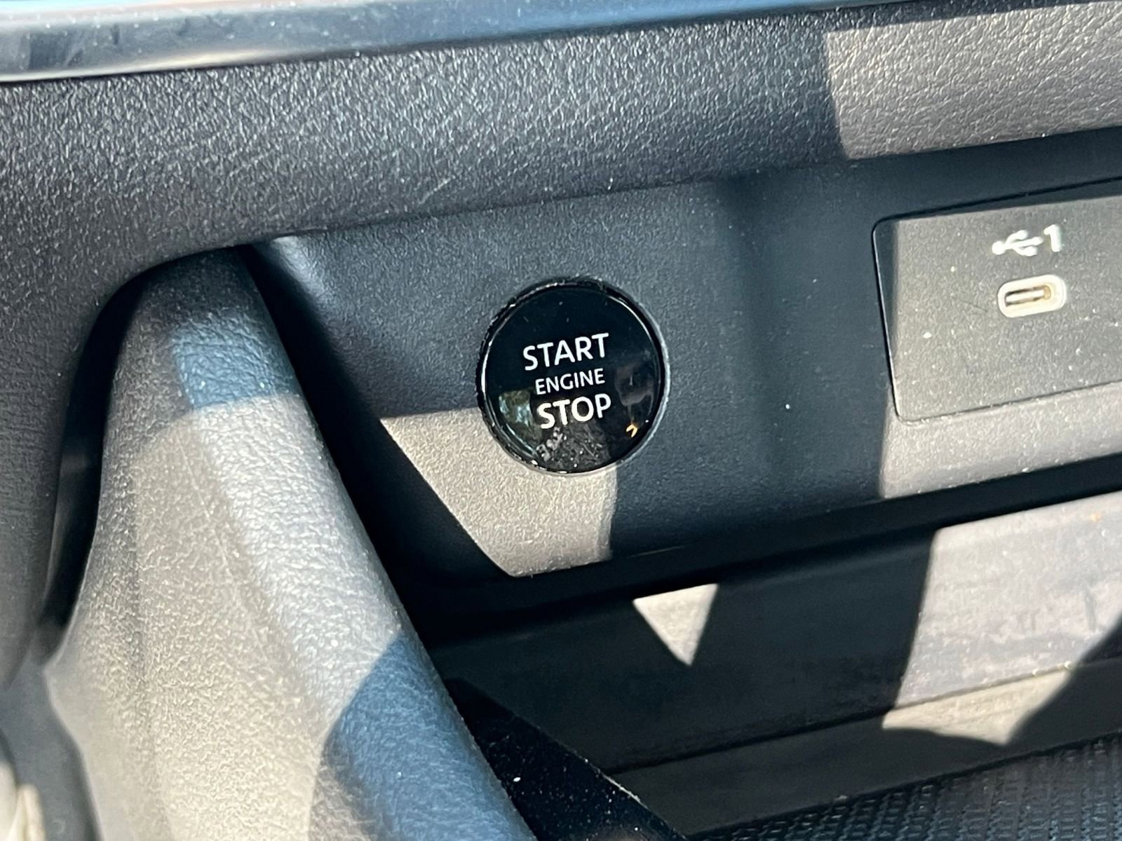 Used 2025 Nissan Rogue SV FWD image 20