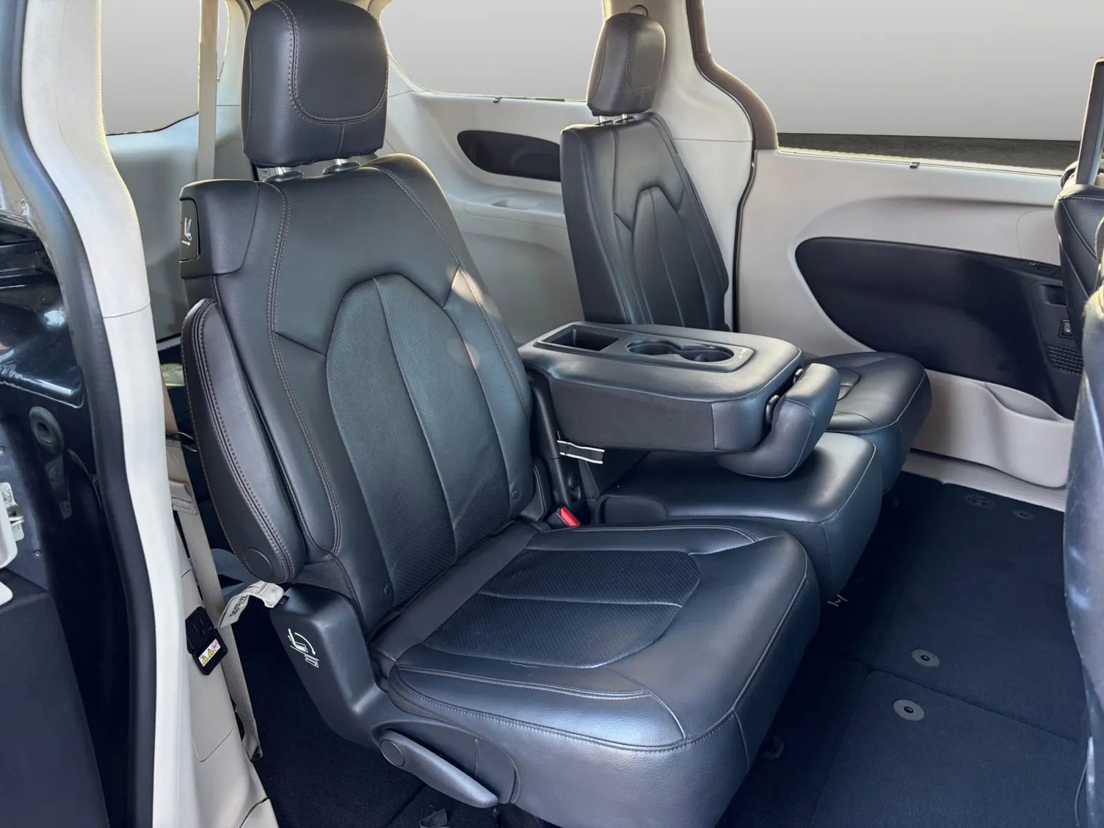 Used 2017 Chrysler Pacifica Touring-L Plus image 15