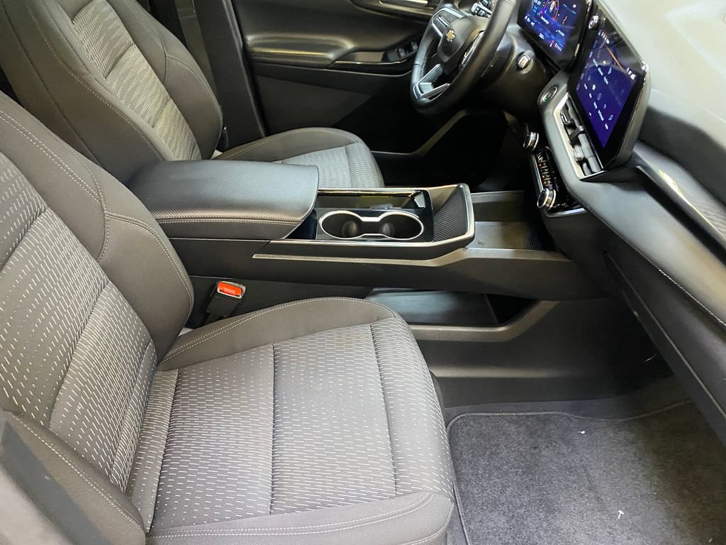Used 2025 Chevrolet Equinox LT AWD/4WD image 25