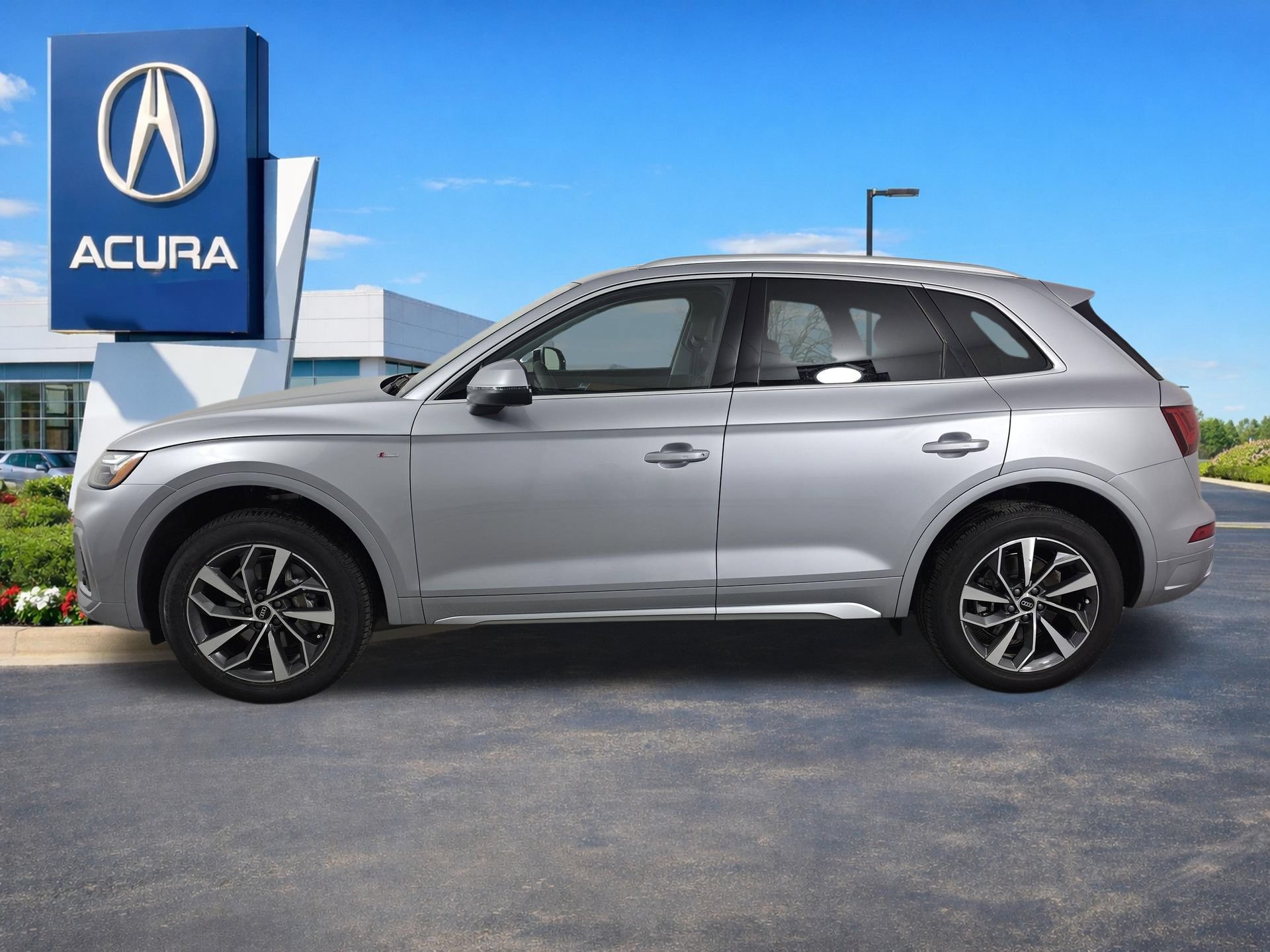 Used 2023 Audi Q5 2.0T Premium Plus w/ Premium Plus Package AWD/4WD image 3