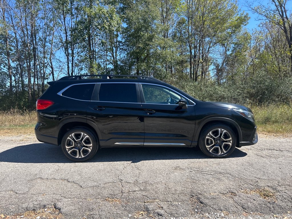 Used 2023 Subaru Ascent Limited AWD/4WD image 6