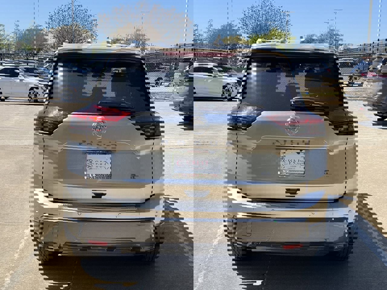 Used 2025 Nissan Rogue SL w/ Tech Package image 3