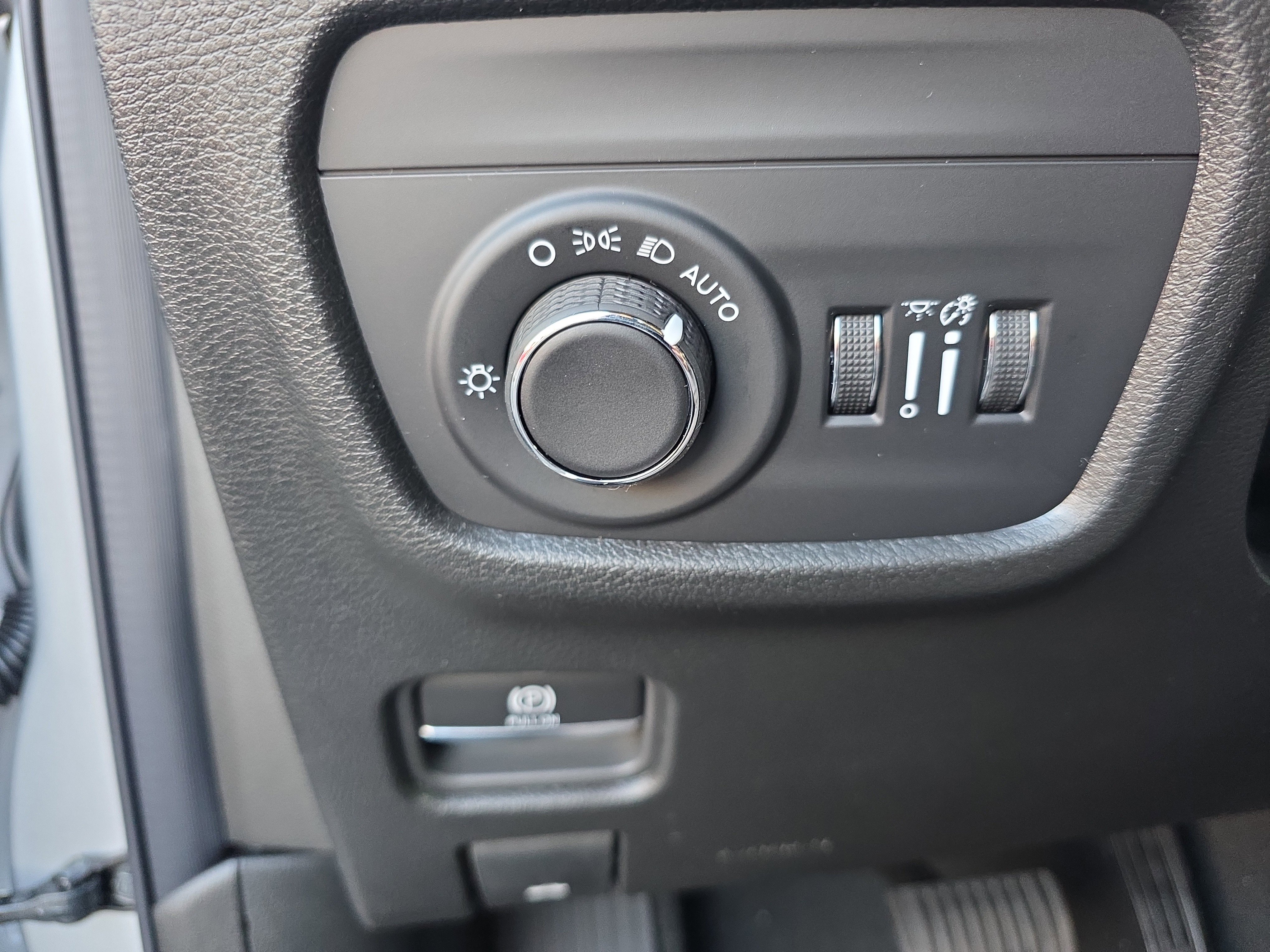 New 2025 Jeep Grand Cherokee Altitude image 11