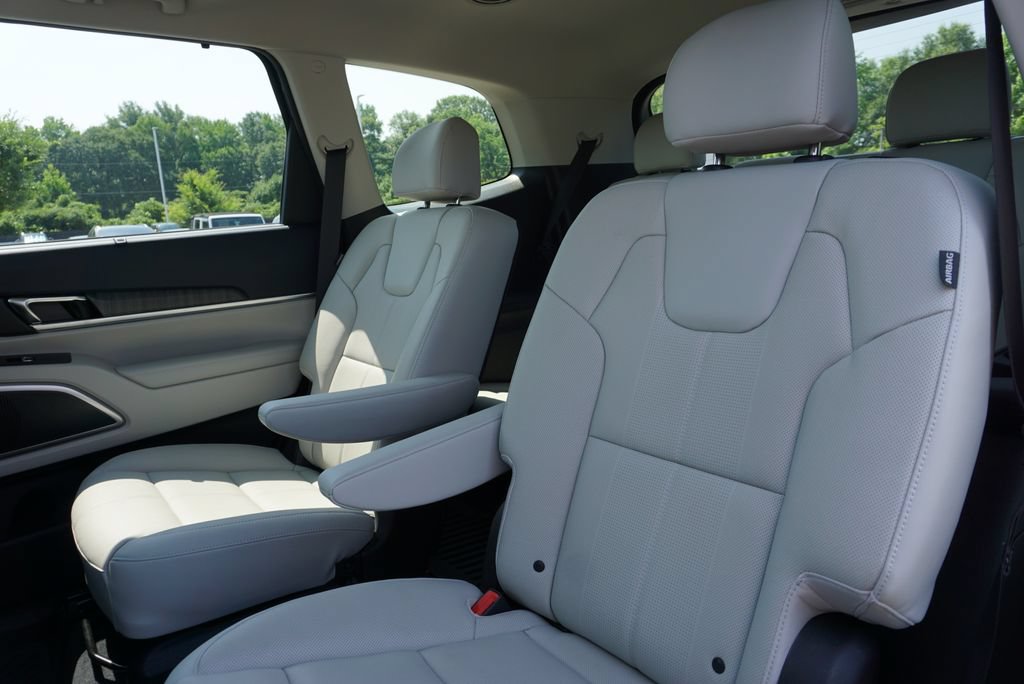 Used 2025 Kia Telluride EX w/ EX Captain's Chair Package FWD image 14